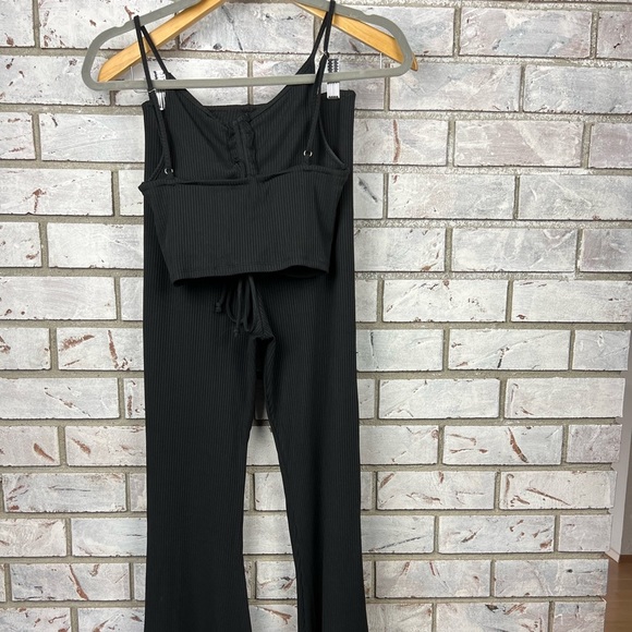 Black Two-Piece - Picture 8 of 9